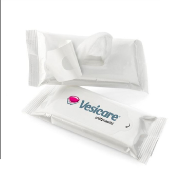 a white pack of 15 wet wipe with a 2 colour branding to the front of the pack